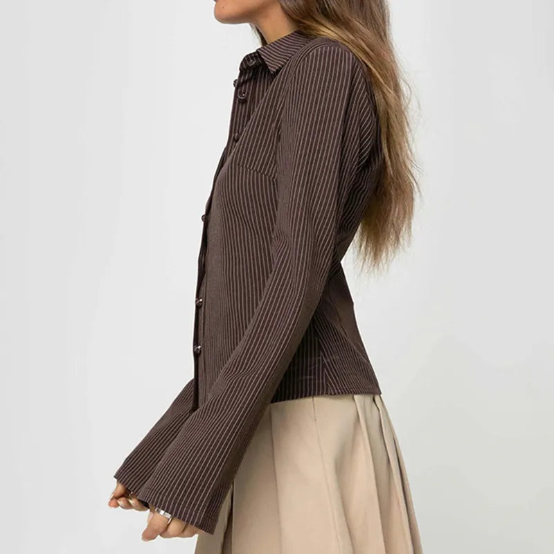 Eva Blouse | Retro & Elegant | Slim-Fit Pasvorm | Flared Mouwen | Tijdloze Stijl