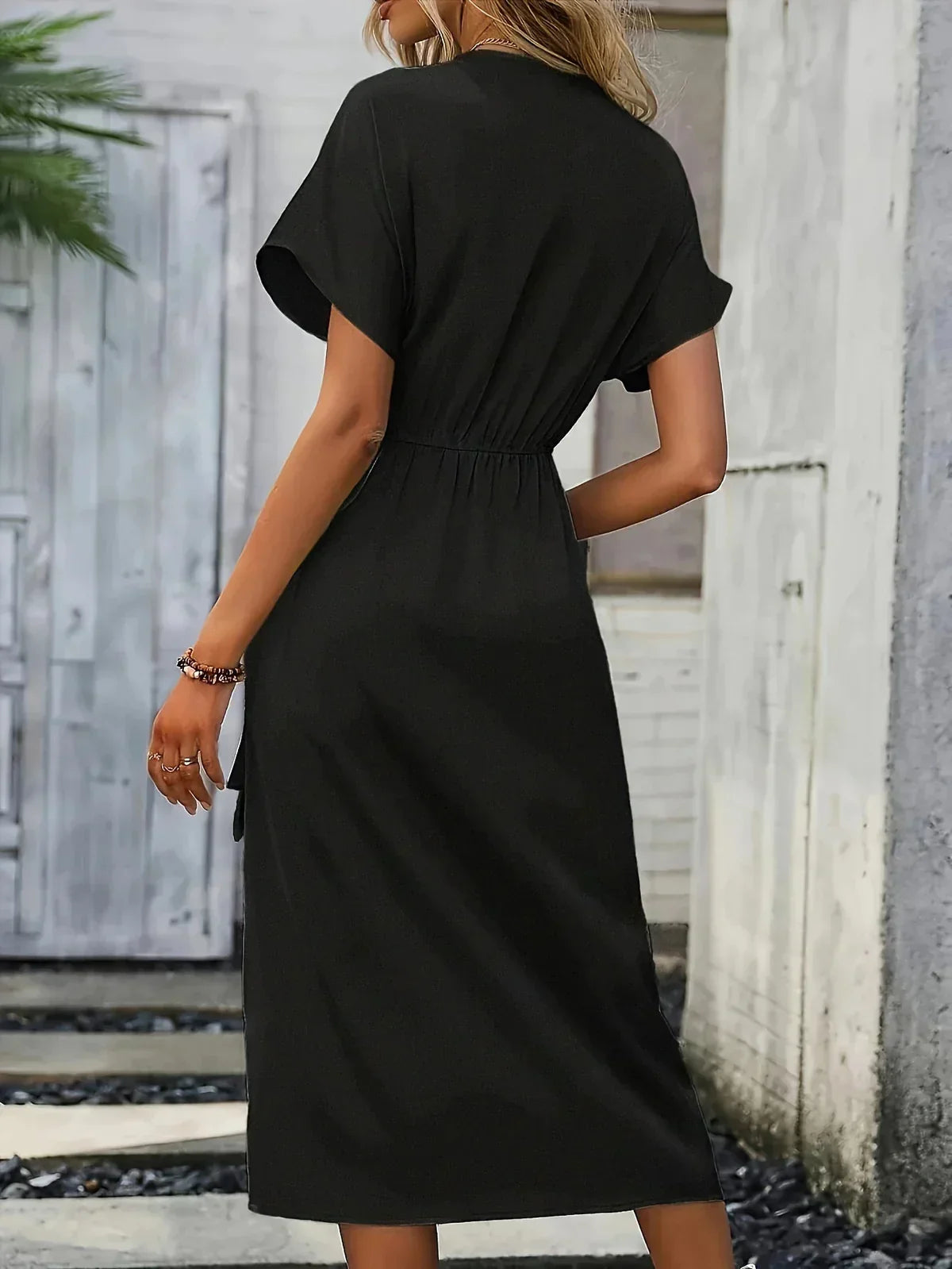 ALISSIA | Elegante wikkeljurk met verfijnde details