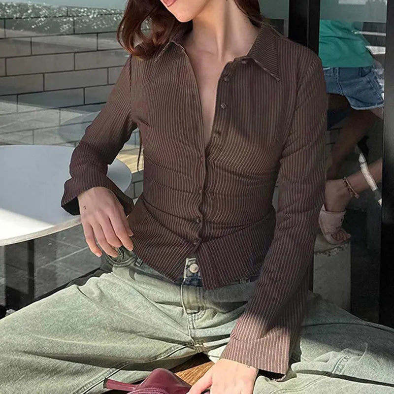 Eva Blouse | Retro & Elegant | Slim-Fit Pasvorm | Flared Mouwen | Tijdloze Stijl
