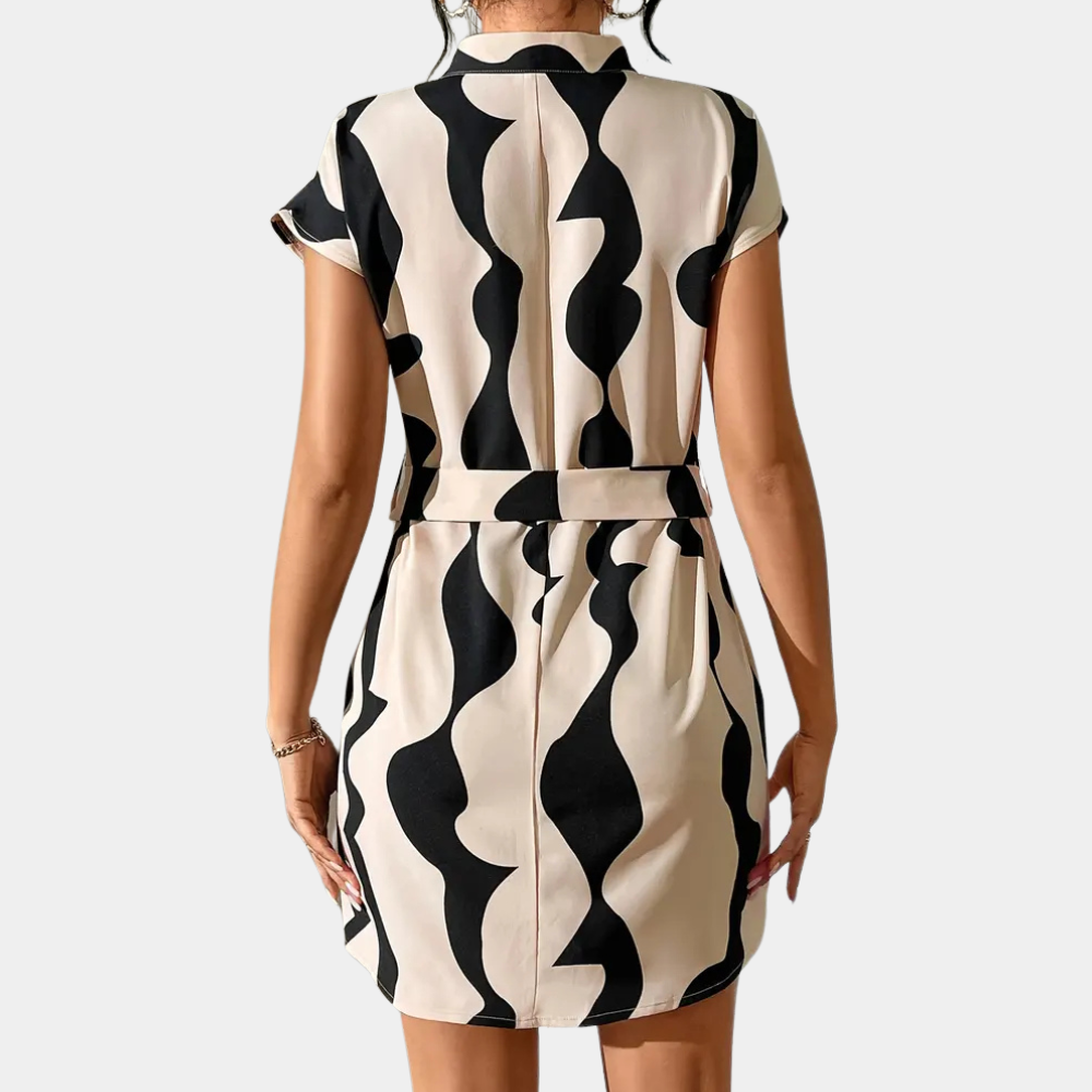 ARILDA | Klassieke Mini Jurk met Bandaccent