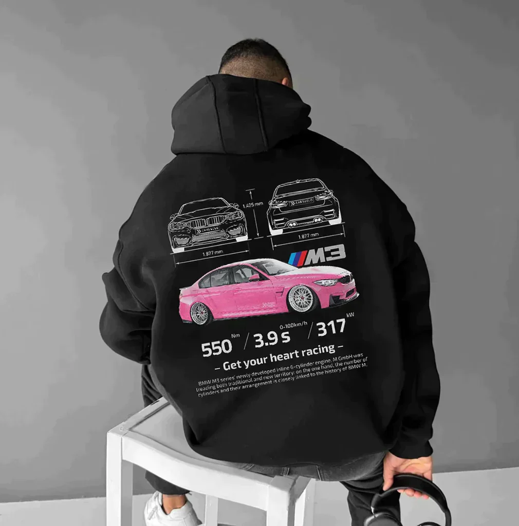 Hoodie met sportautoprint – Rugdesign met typografie en mouwopdruk