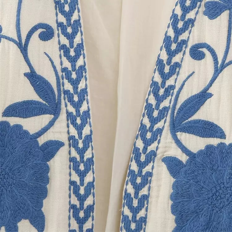 ZARIA | Geborduurd Gilet met Blauwe Bloemen