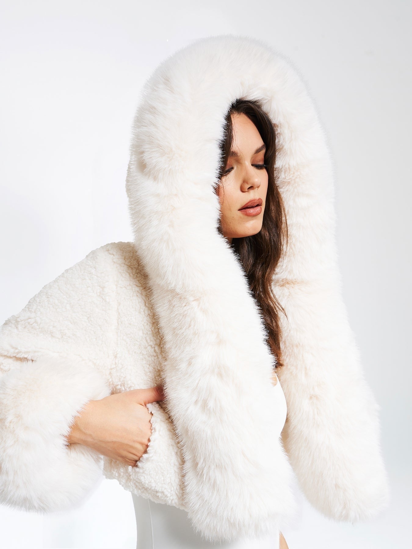 Cropped faux fur jas voor een glamoureuze winterlook