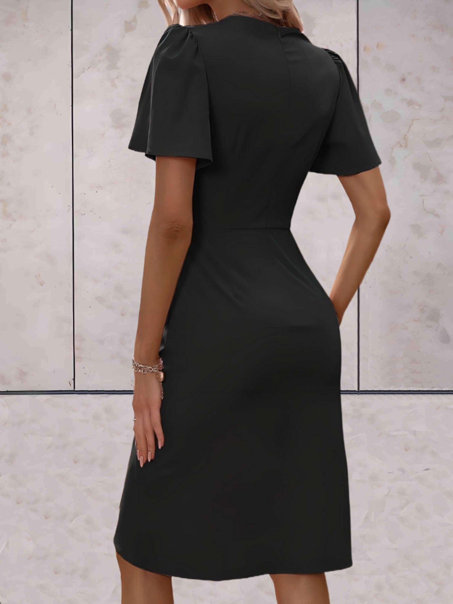 Elegante Wikkeljurk met Zwierige Mouwen | Slim Fit Cocktailjurk