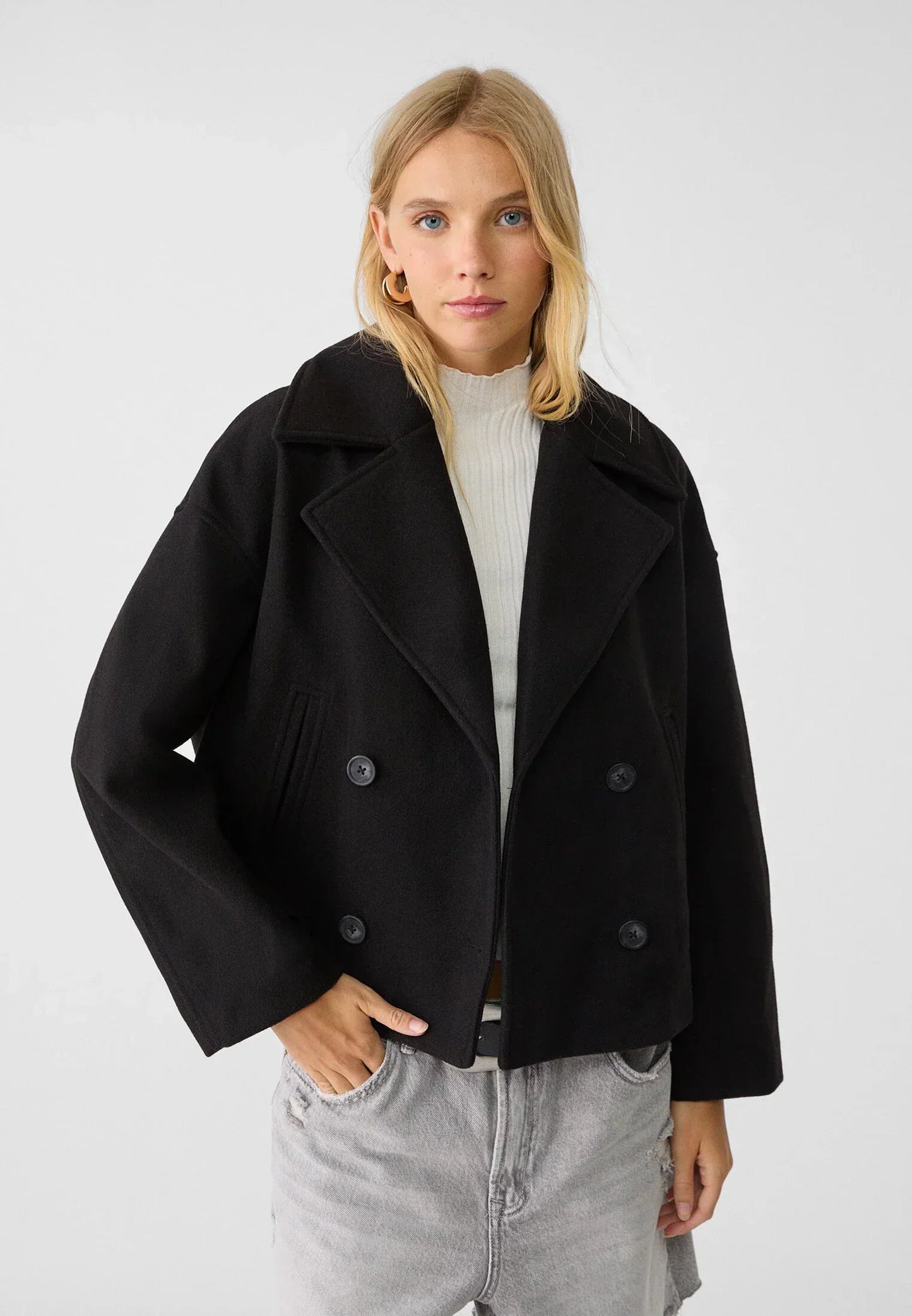Chique korte damesjas met dubbele knopen | Cropped double-breasted mantel