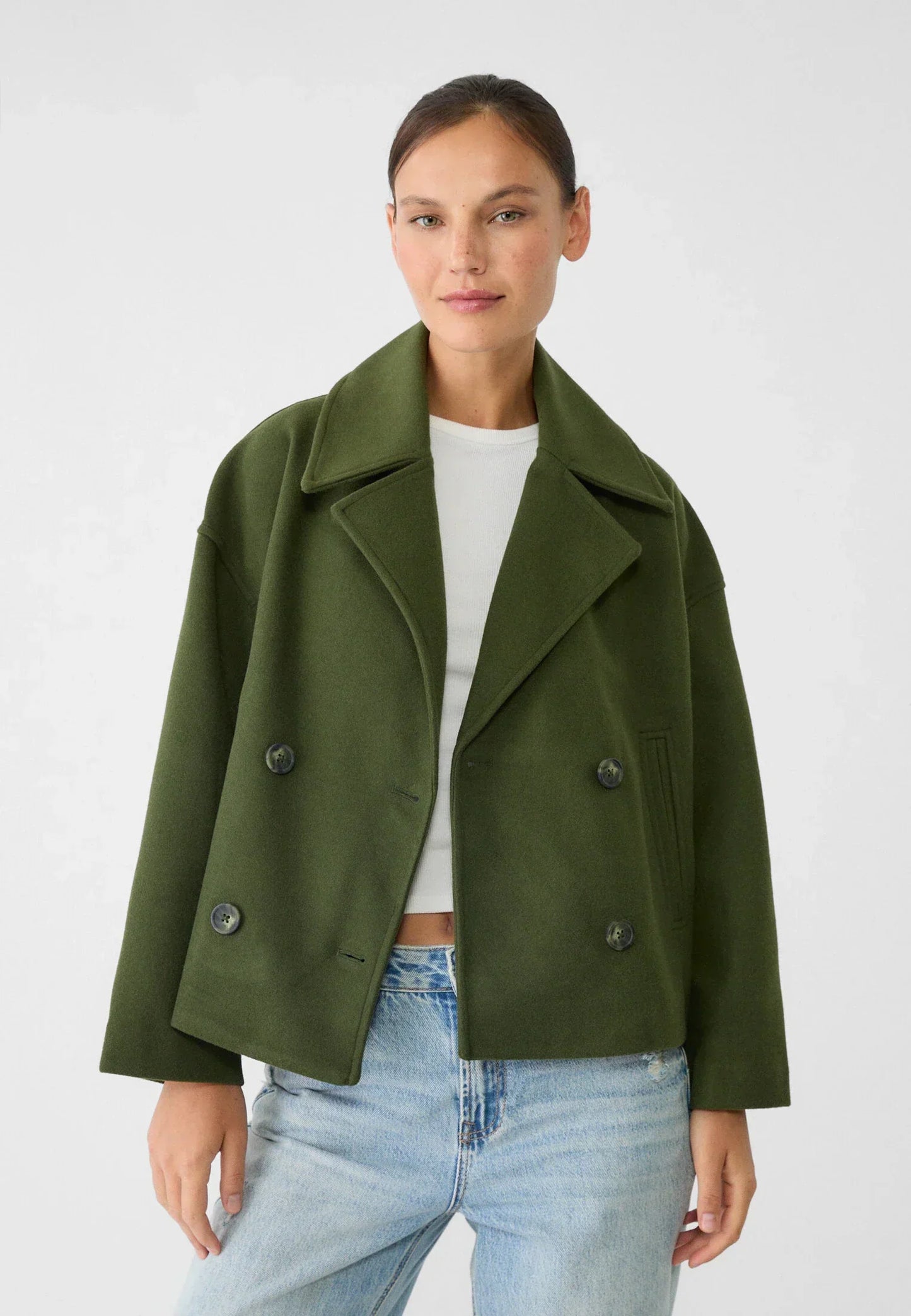 Chique korte damesjas met dubbele knopen | Cropped double-breasted mantel