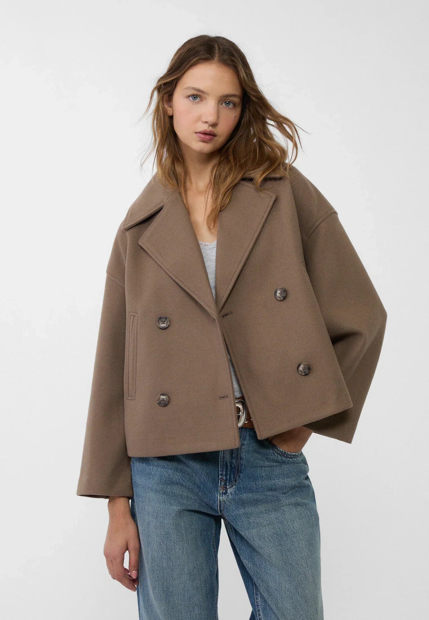 Chique korte damesjas met dubbele knopen | Cropped double-breasted mantel