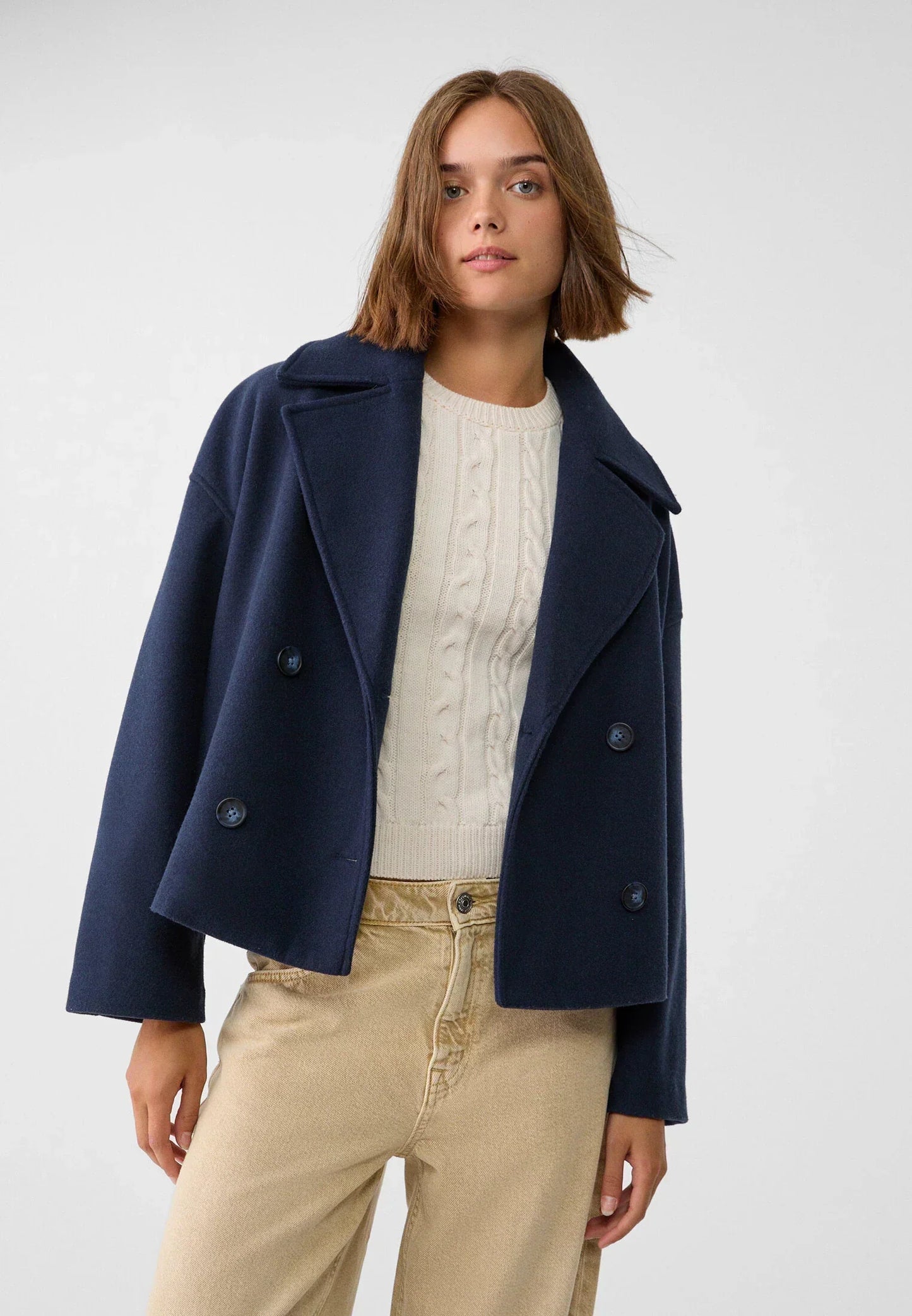 Chique korte damesjas met dubbele knopen | Cropped double-breasted mantel