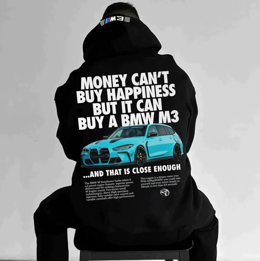 Hoodie met sportautoprint – Rugdesign met typografie en mouwopdruk