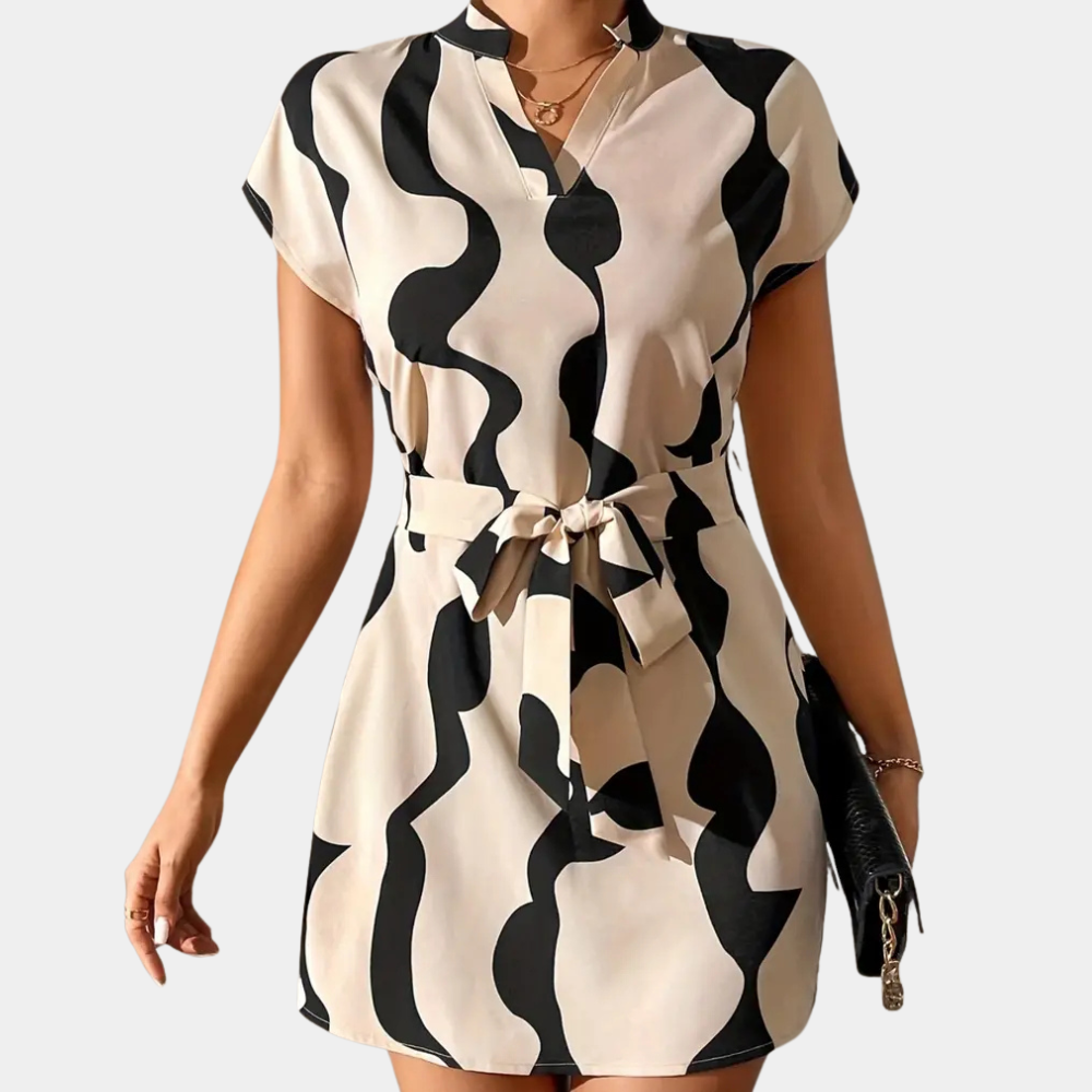 ARILDA | Klassieke Mini Jurk met Bandaccent
