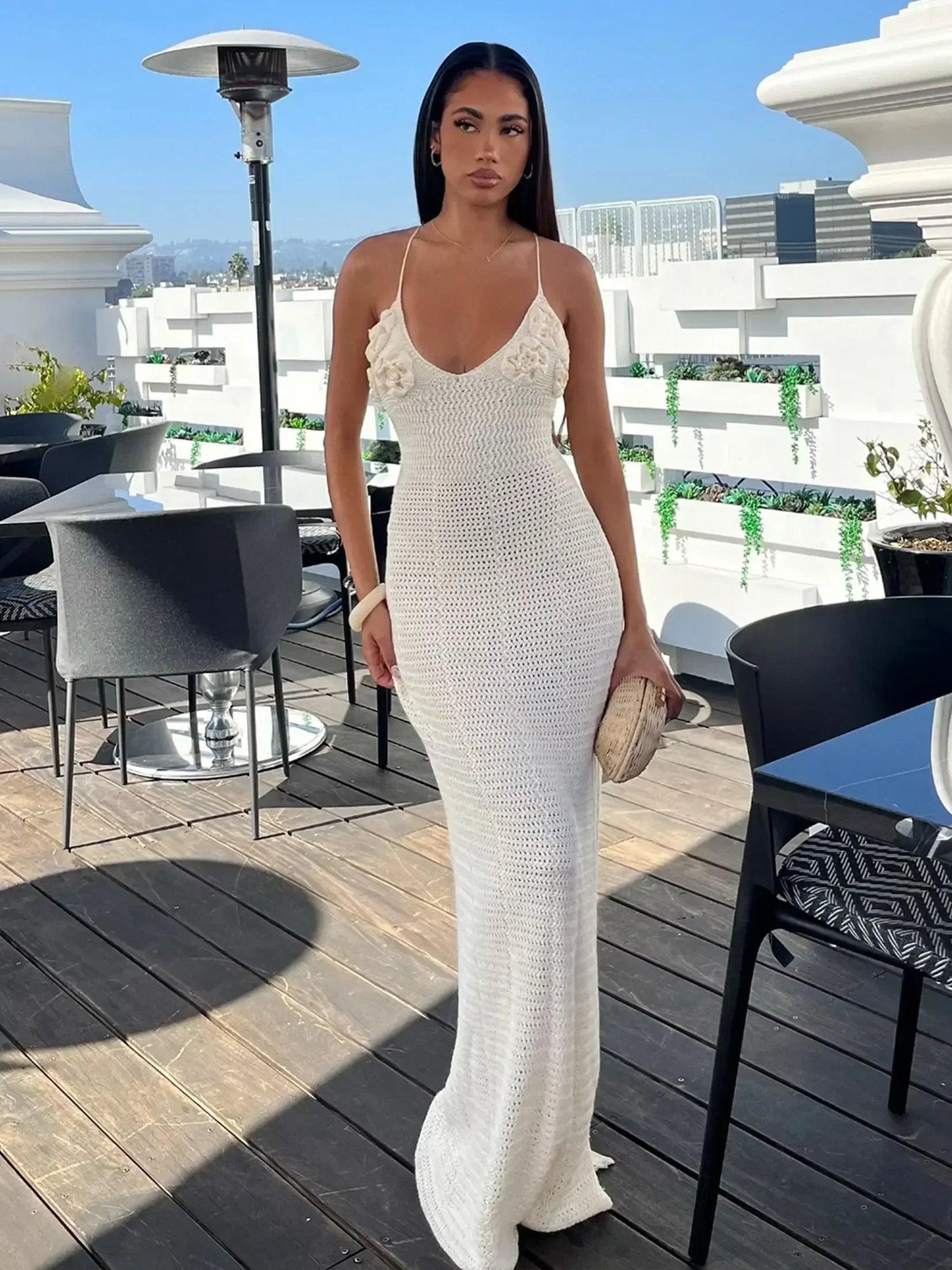 ALVA | Witte maxi jurk met V-hals en bloemenaccent