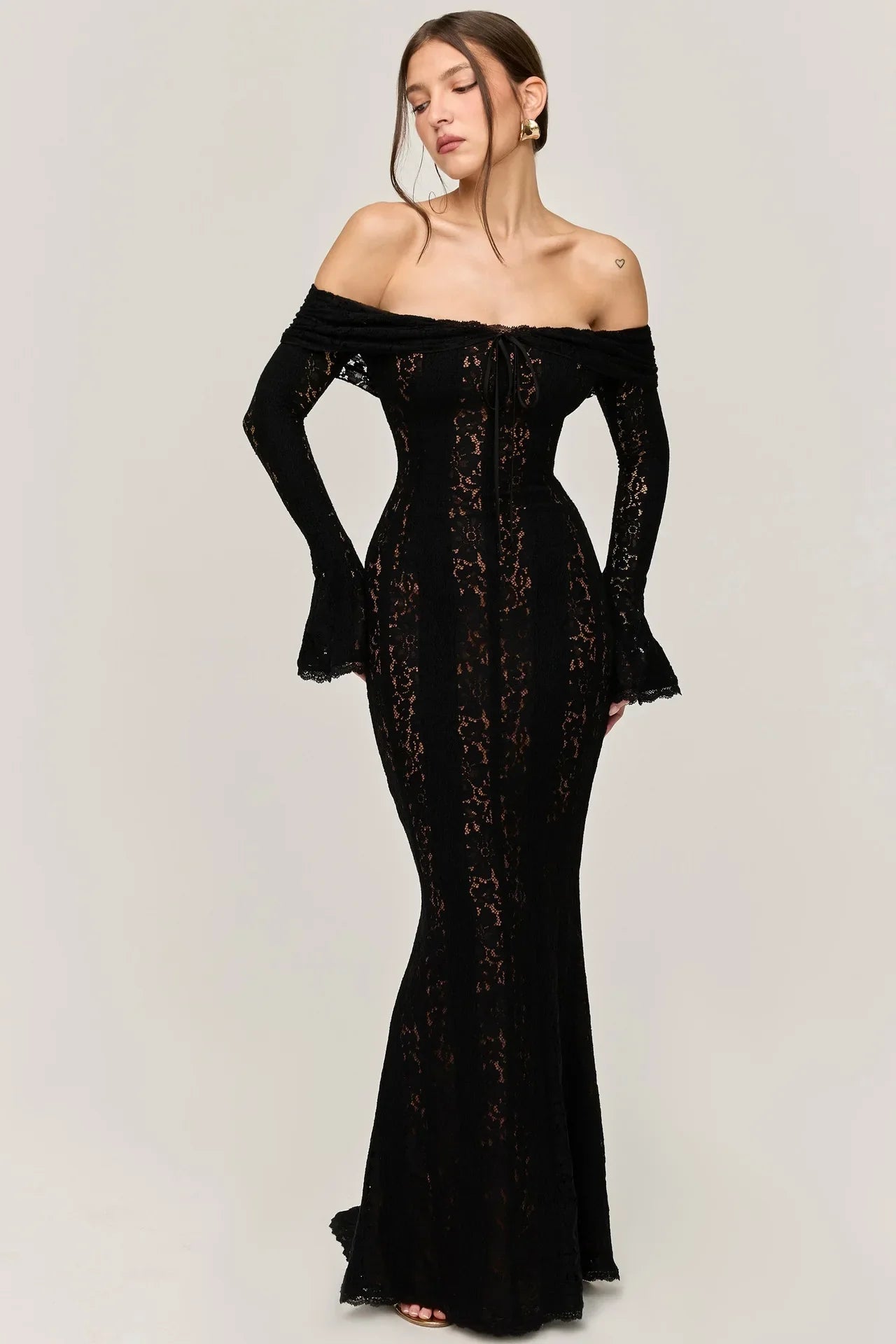 Noémie – Elegante Off-Shoulder Maxi Jurk met Kant en Ruffles