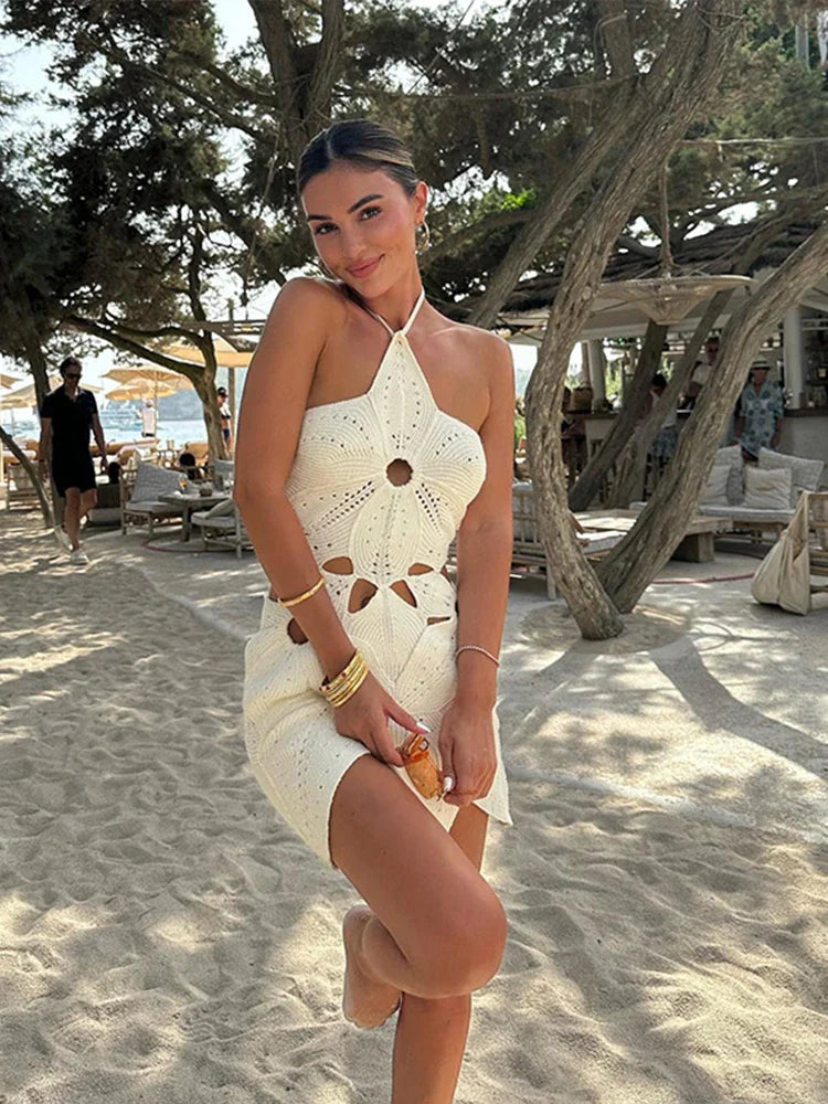 Florelle – Sexy Halter Mini Jurk met 3D Bloemen en Open Rug