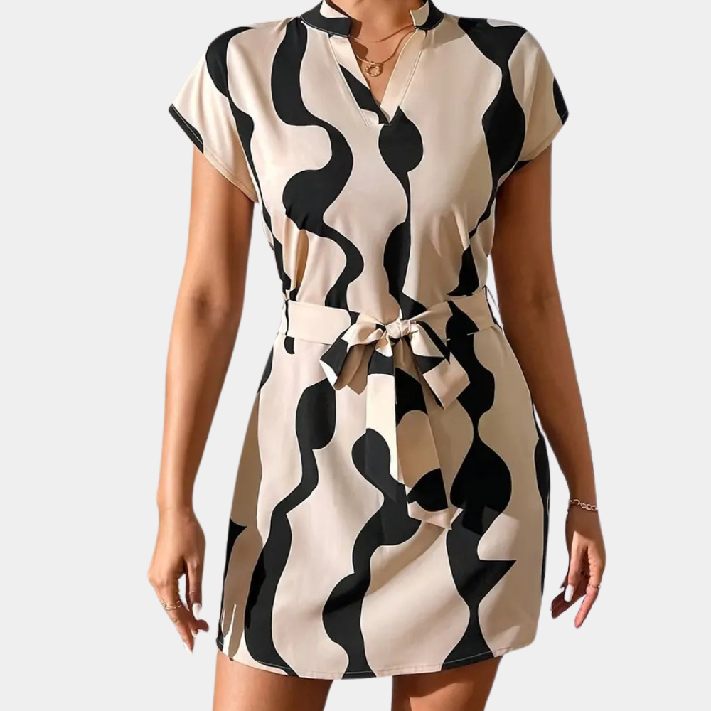 ARILDA | Klassieke Mini Jurk met Bandaccent