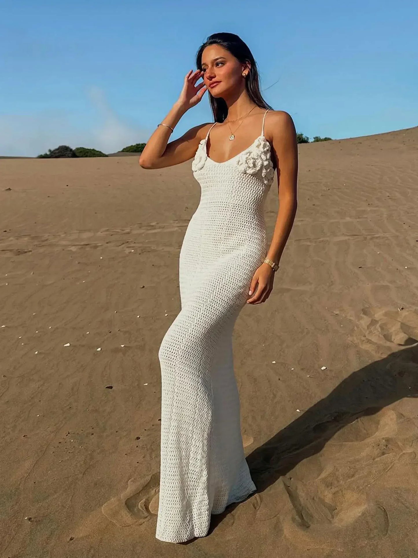 ALVA | Witte maxi jurk met V-hals en bloemenaccent