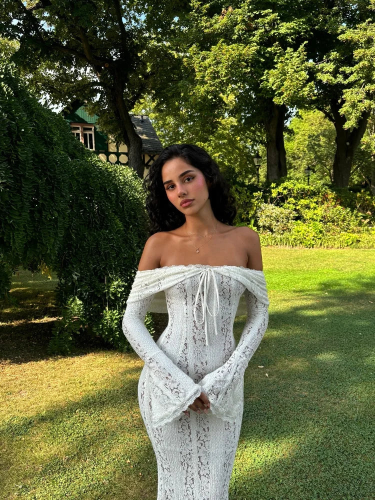 Noémie – Elegante Off-Shoulder Maxi Jurk met Kant en Ruffles
