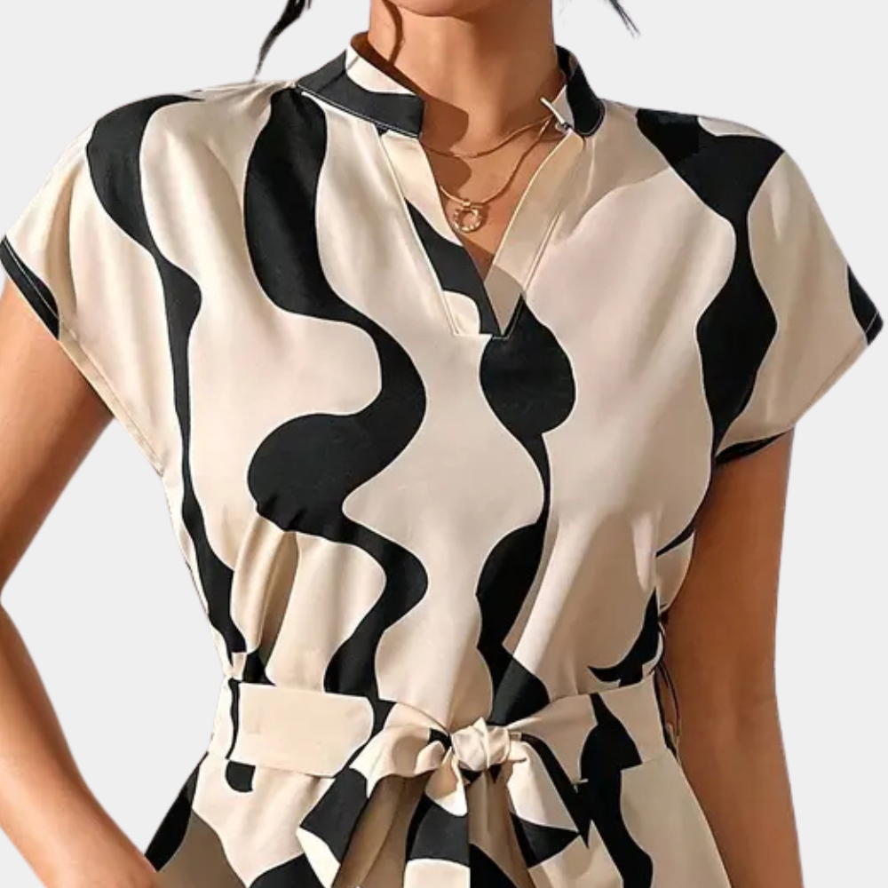ARILDA | Klassieke Mini Jurk met Bandaccent