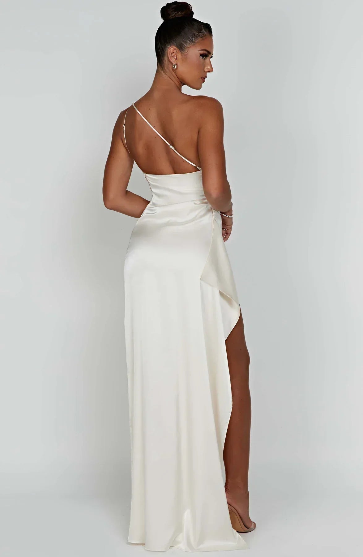 IRINA | Satijnen One-Shoulder Splitjurk voor Speciale Gelegenheden