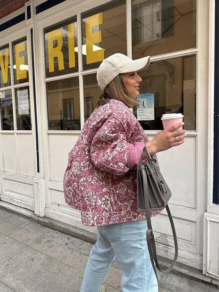 MIRELLA | Gewatteerde bloemenjas met houten knopen