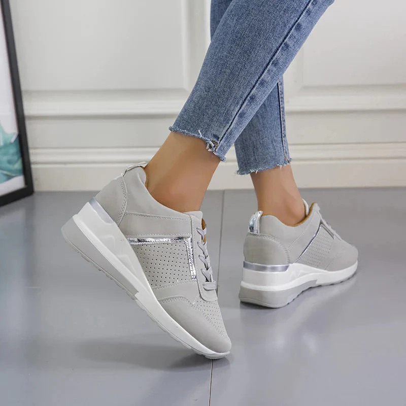 Selvona | Sneakers met Sleehak en Metallic Accenten