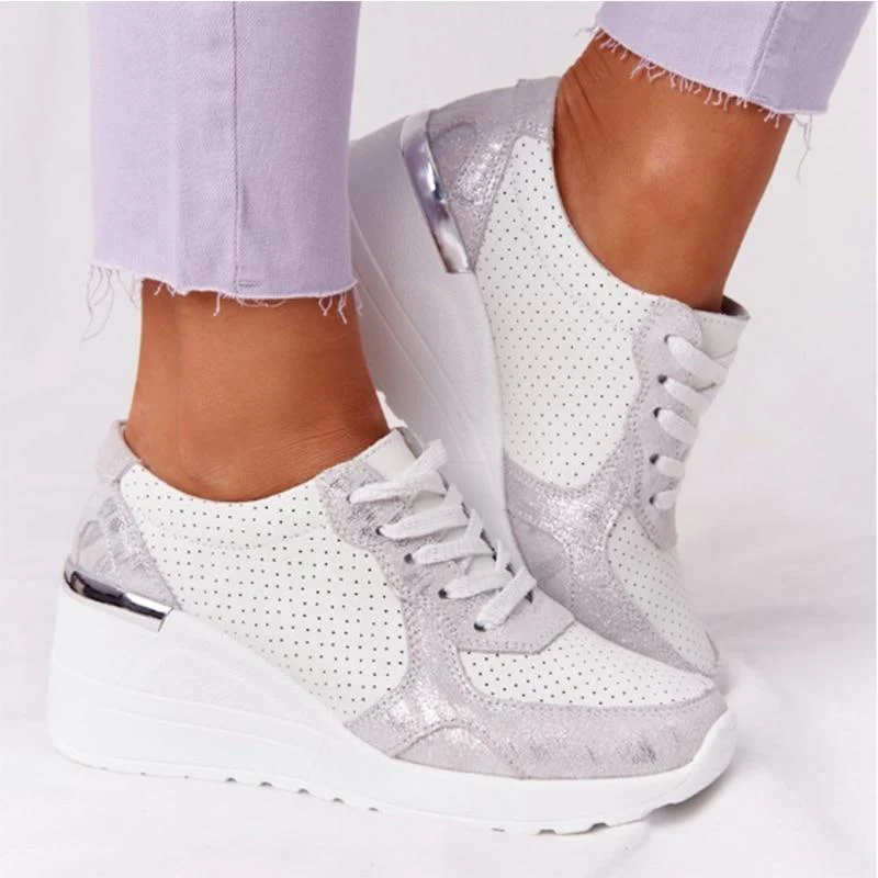 Selvona | Sneakers met Sleehak en Metallic Accenten