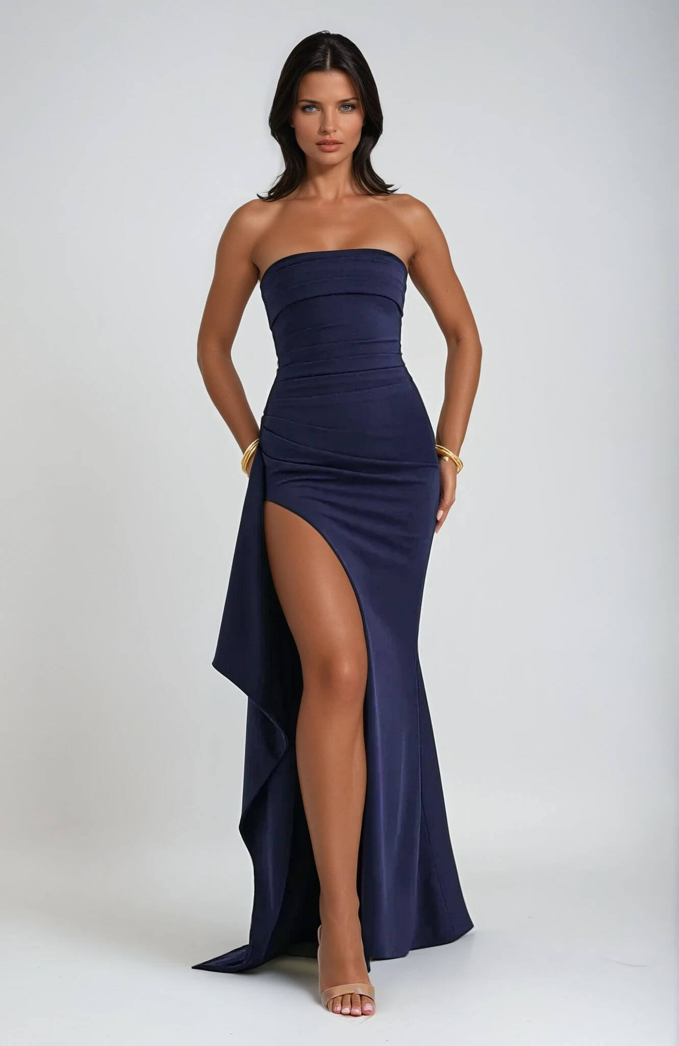 Amira – Stralende Jurk met Split in Elegante Pasvorm