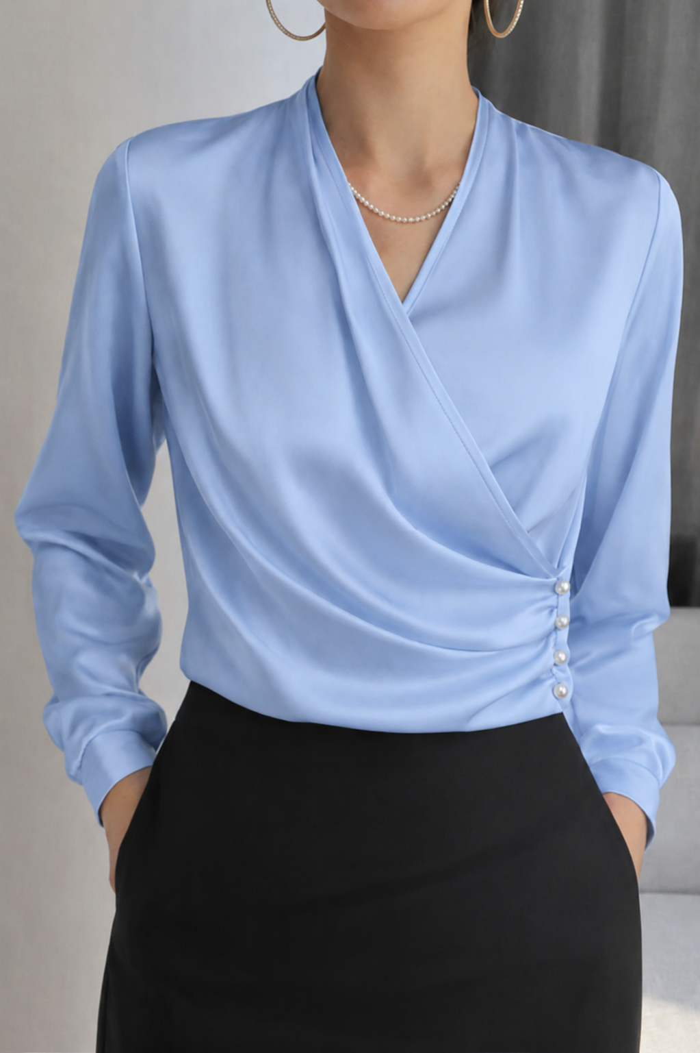 NEVINA | V-Hals Blouse met Pofmouwen en Gecentreerde Taille