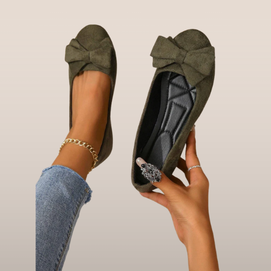 ALÉNIA | Suède ballerina met strikdetail en comfortabele zool 1