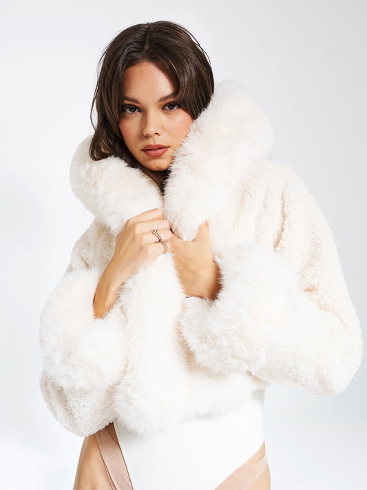 Cropped faux fur jas voor een glamoureuze winterlook