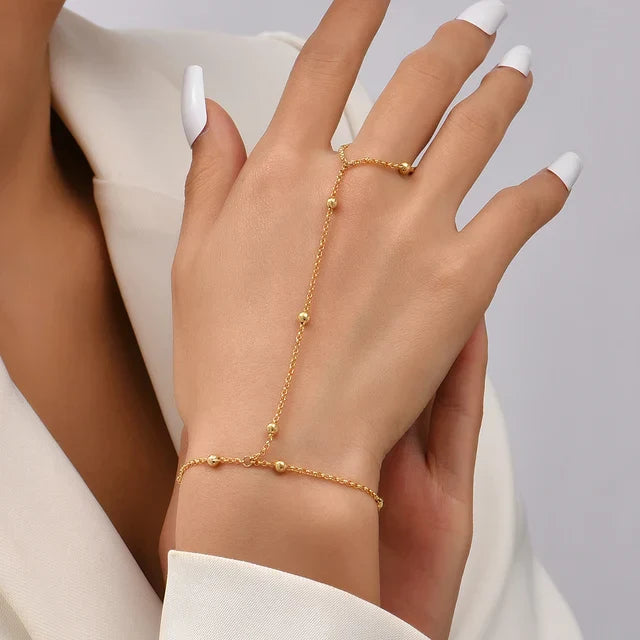 Ayanna | Goudkleurige Sieradenset met Handharnasdetail 4