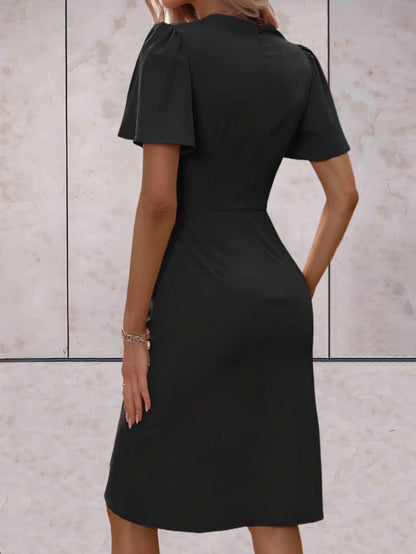 Elegante Wikkeljurk met Zwierige Mouwen | Slim Fit Cocktailjurk
