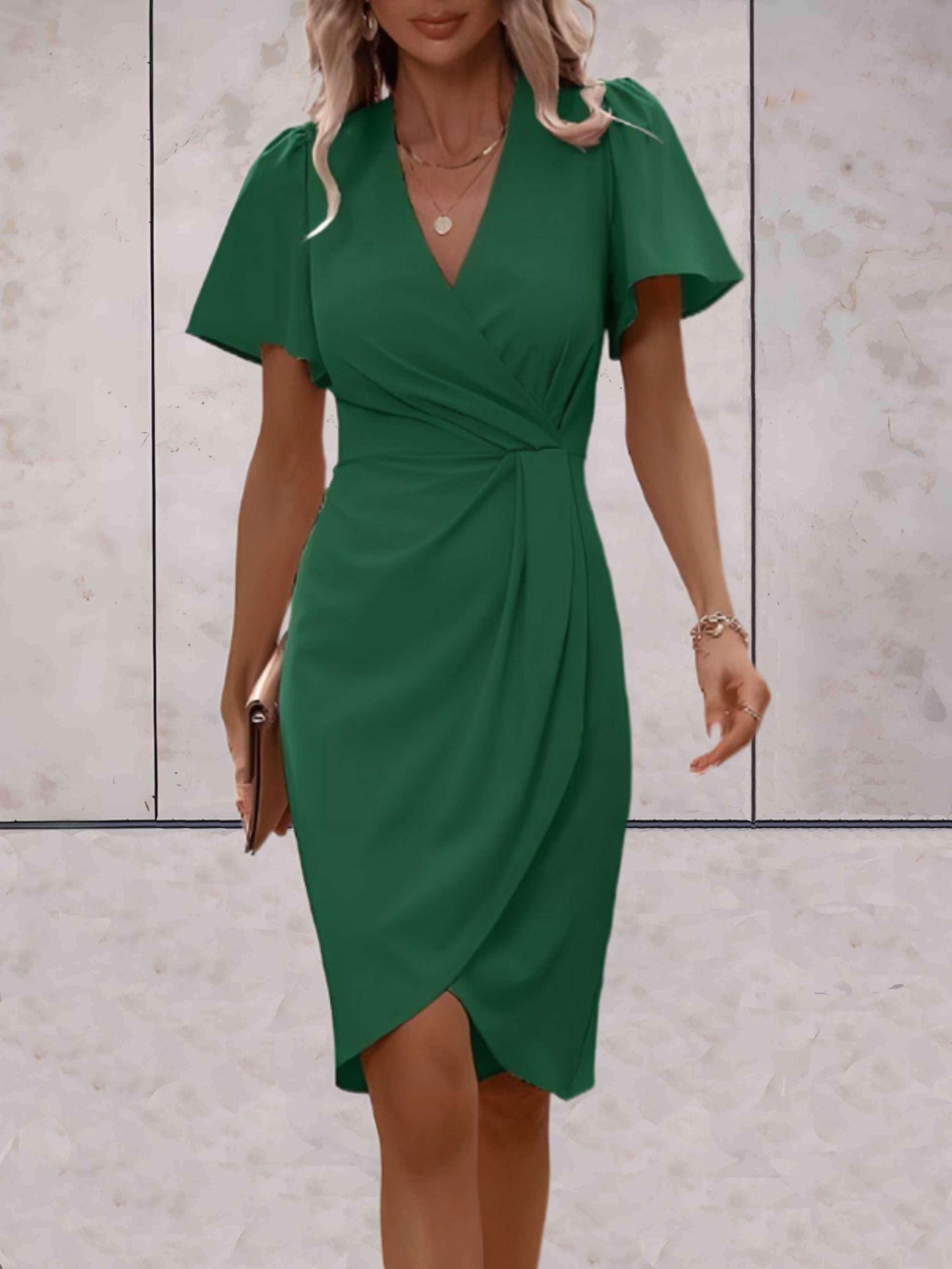 Elegante Wikkeljurk met Zwierige Mouwen | Slim Fit Cocktailjurk