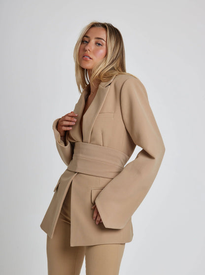 Bella Zwarte Blazer Dames | Getailleerd Met Riem, Elegante Pasvorm 1