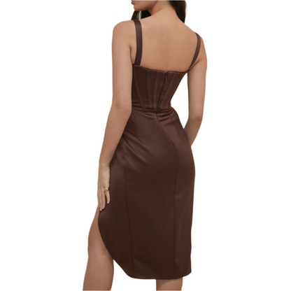 SERENA | Luxe satijnlook jurk met diepe V-hals en asymmetrische split