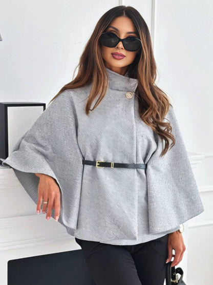 ÉLINOR | Korte ponchojas met ceintuur en vleermuismouwen