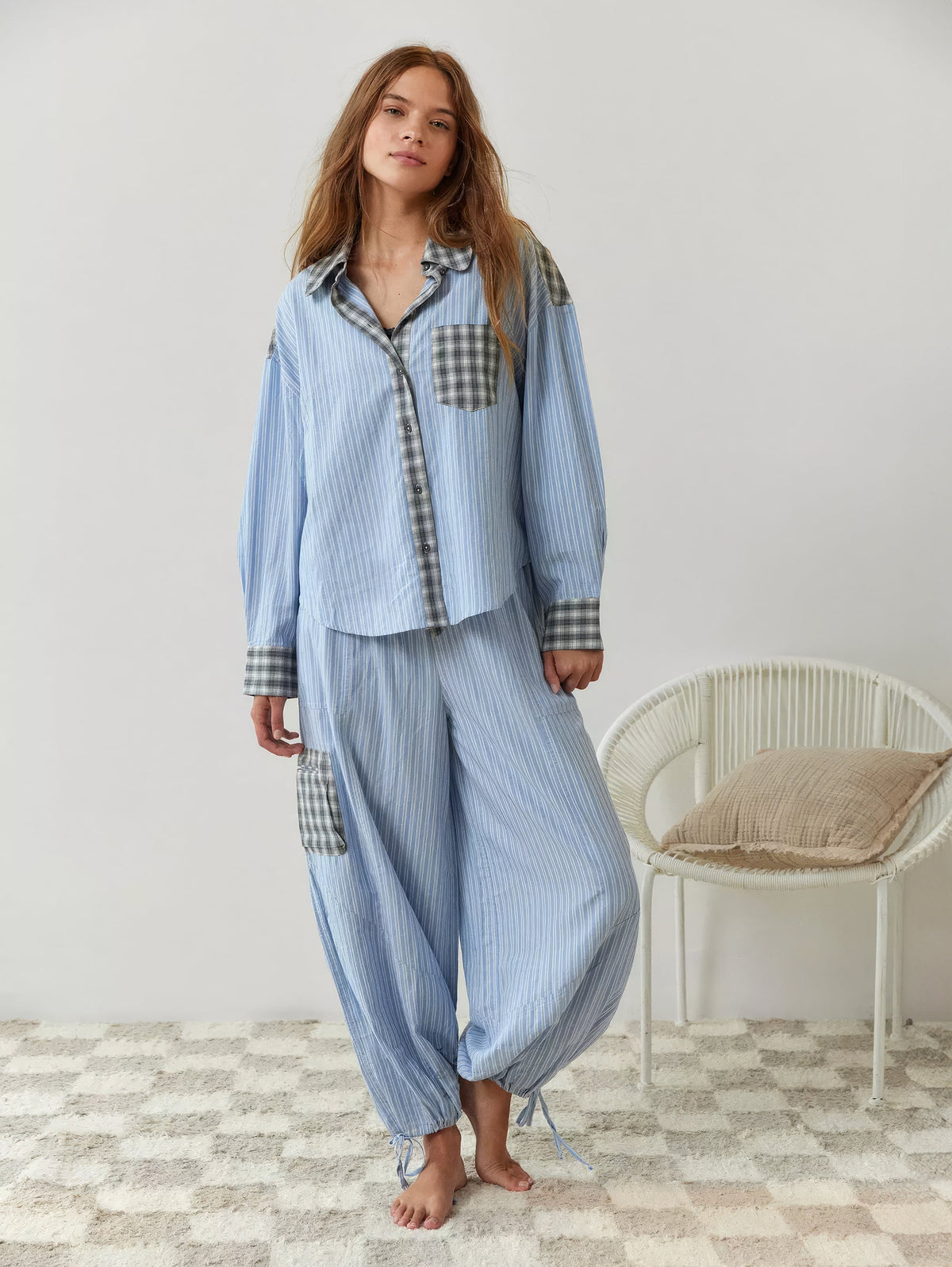 Camilla | Losvallende geruite pyjamaset in casual-chique stijl 0