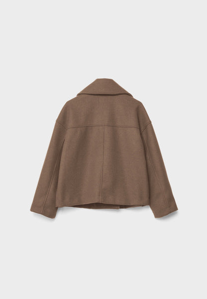 Chique korte damesjas met dubbele knopen | Cropped double-breasted mantel