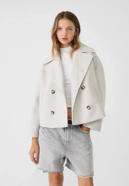 Chique korte damesjas met dubbele knopen | Cropped double-breasted mantel