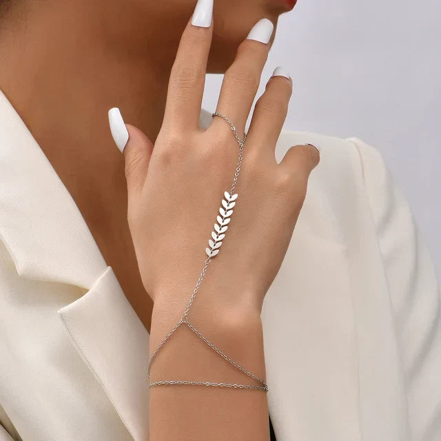 Ayanna | Goudkleurige Sieradenset met Handharnasdetail