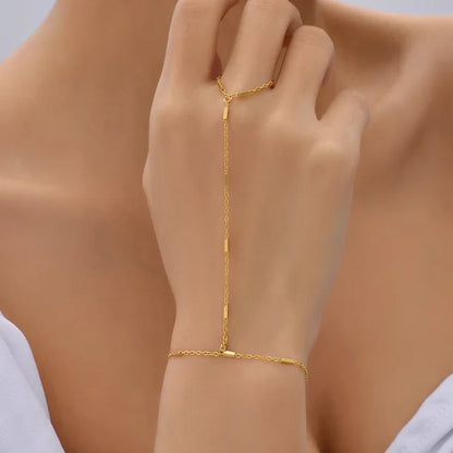 Ayanna | Goudkleurige Sieradenset met Handharnasdetail