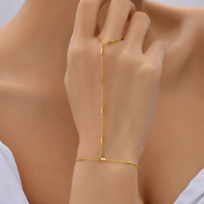 Ayanna | Goudkleurige Sieradenset met Handharnasdetail