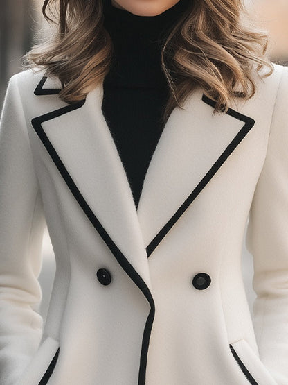 Elegante Lange Winterjas Dames met Zwarte Details en Dubbele Knoopsluiting voor Stijl en Comfort