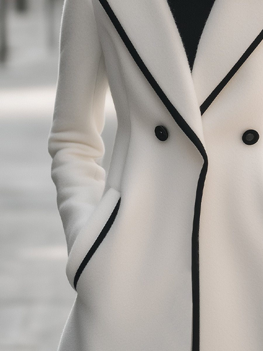 Elegante Lange Winterjas Dames met Zwarte Details en Dubbele Knoopsluiting voor Stijl en Comfort