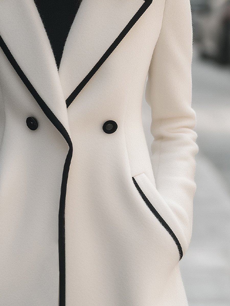 Elegante Lange Winterjas Dames met Zwarte Details en Dubbele Knoopsluiting voor Stijl en Comfort