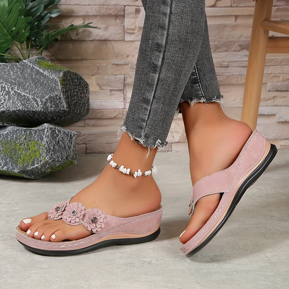 FLORELLA | Zomerse slippers met bloemendetail en verhoogde zool 3