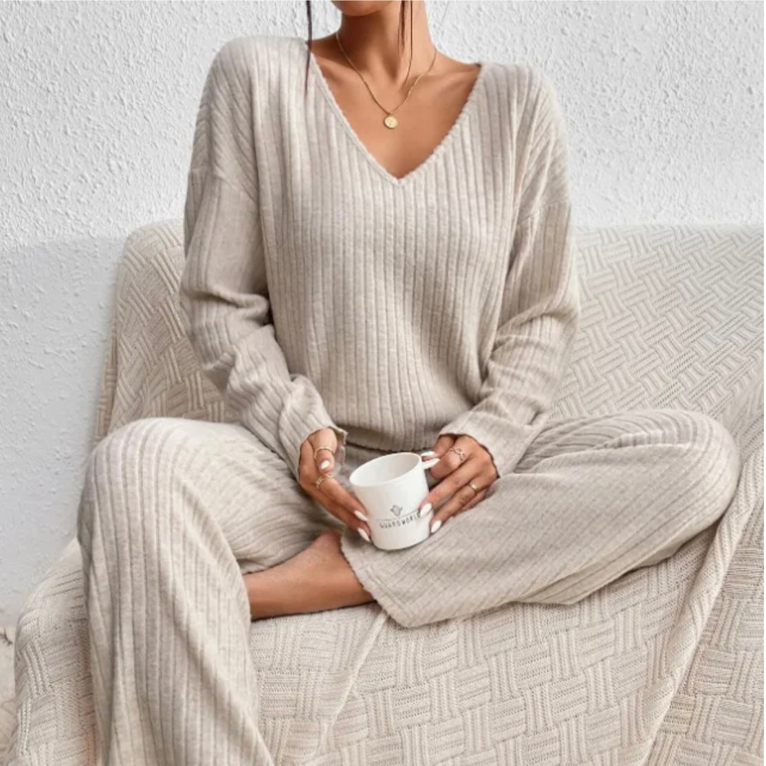 Lena – Stijlvolle Gebreide Set met V-hals | Comfort & Elegantie