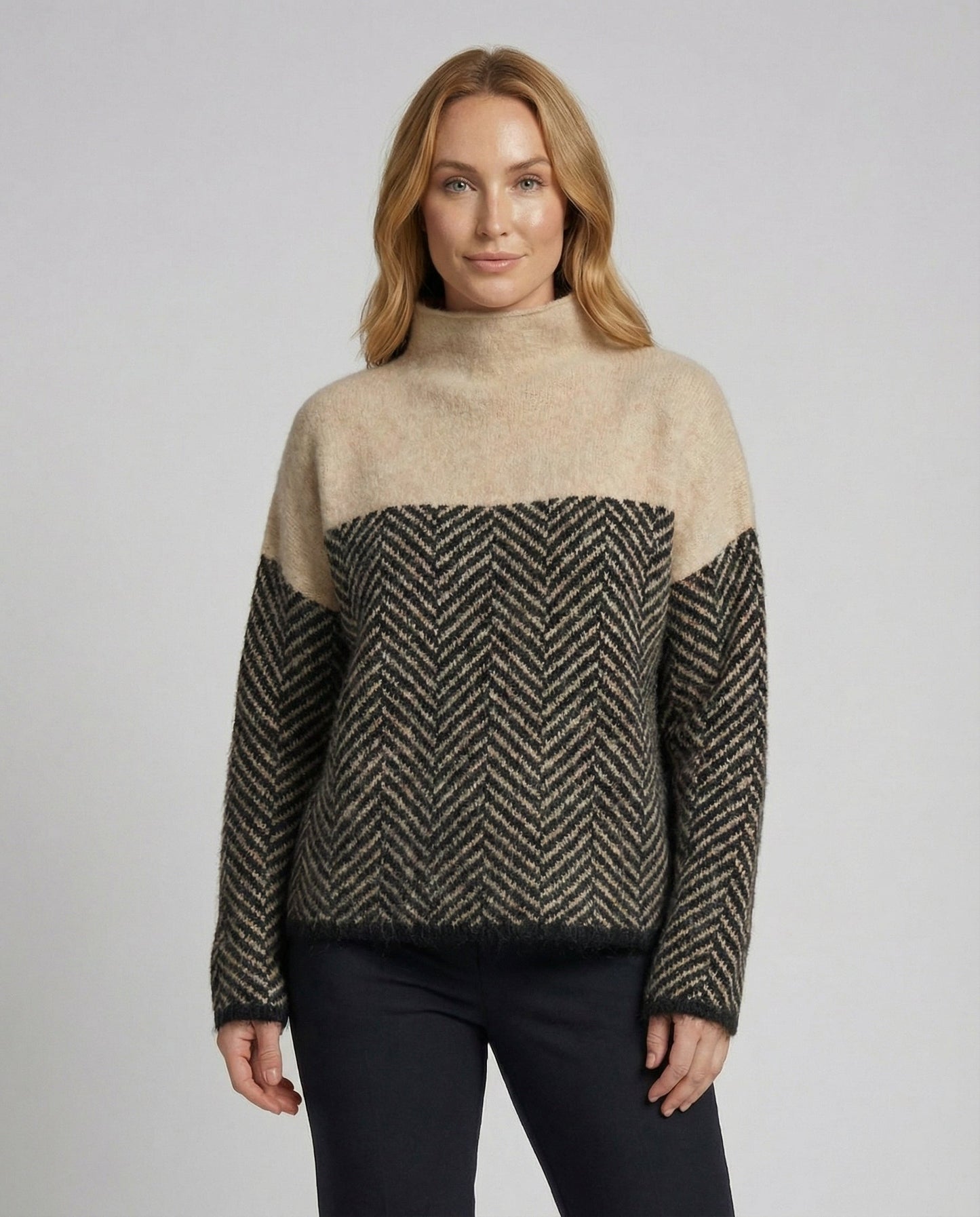 Holly Zwarte Damestrui | Zachte Synthetische Vezelmix, Comfortabel en Elegant 0