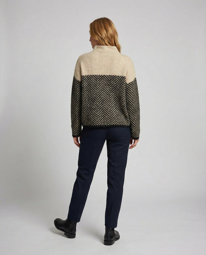 Holly Zwarte Damestrui | Zachte Synthetische Vezelmix, Comfortabel en Elegant 2