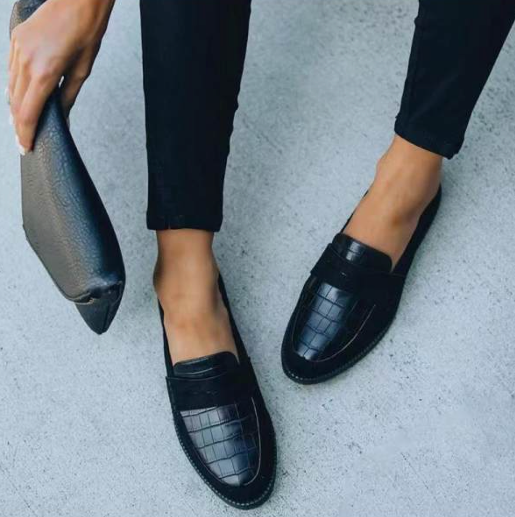 IRINA | Zwarte Suède Loafers met Minimalistische Klasse 1
