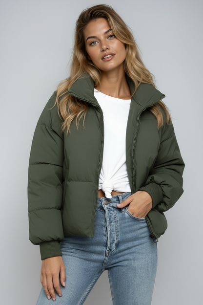 Korte Gewatteerde Damesjas met Hoge Kraag en Ritssluiting – Trendy Puffer Jas voor Winter en Herfst